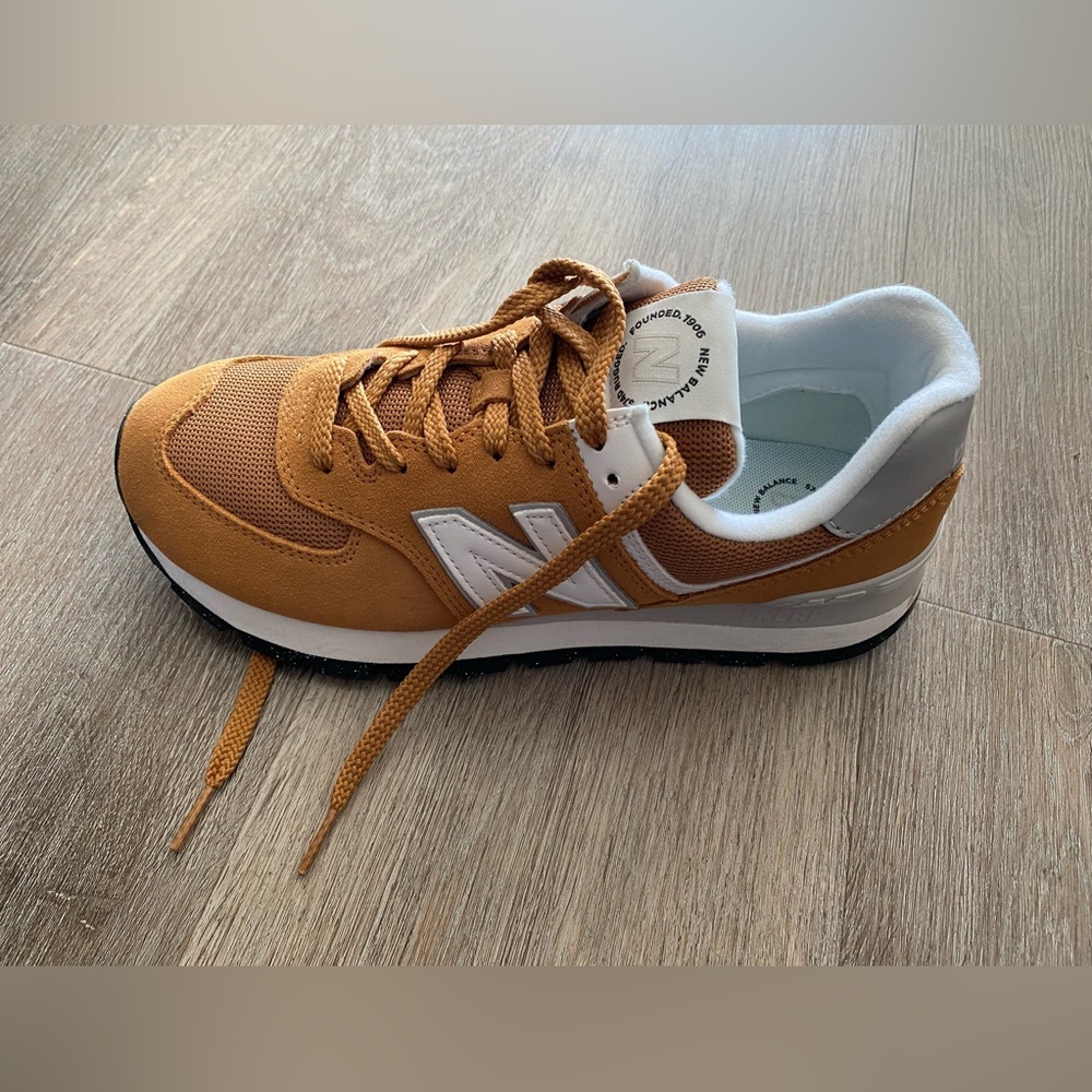 New Balance 574D (NWOT)